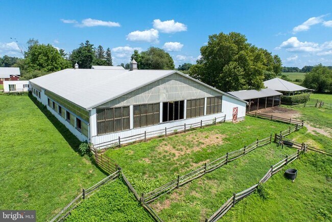 Building Photo - 1540 W Doe Run Rd