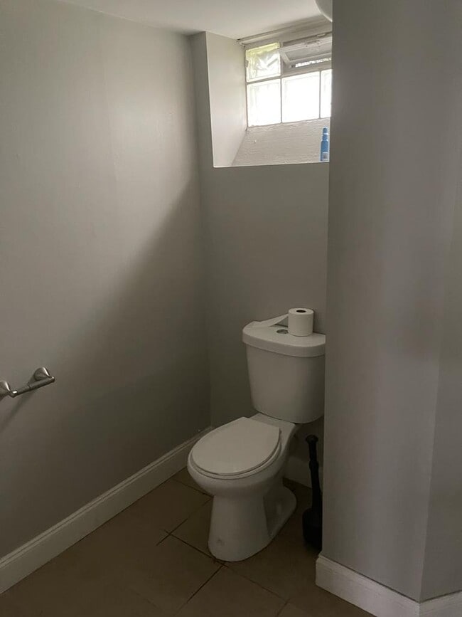 Building Photo - 5025 Henry St