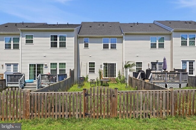Building Photo - 174 Ontario Dr