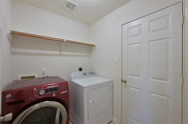 Building Photo - 28927 Rio Grande River Dr