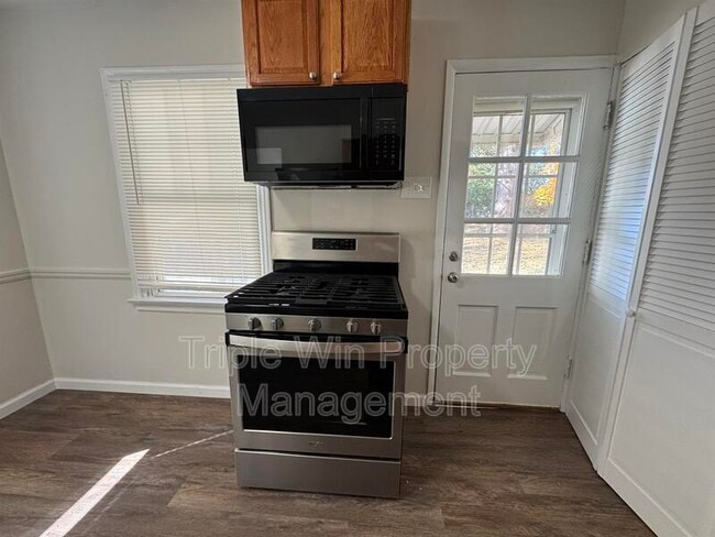 Building Photo - 295 Brackleigh Ln