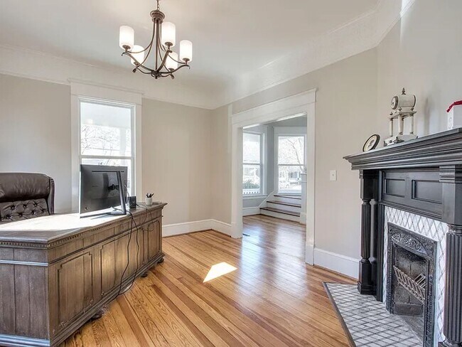 Building Photo - 3 Bedrooms, 2 Bathrooms - Home close to Downtown Rome!