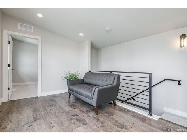 Building Photo - ONE MONTH FREE - Modern 3BR Townhome in Denver