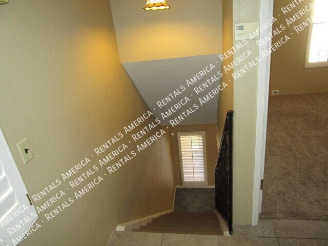 Building Photo - 711 E North Ln