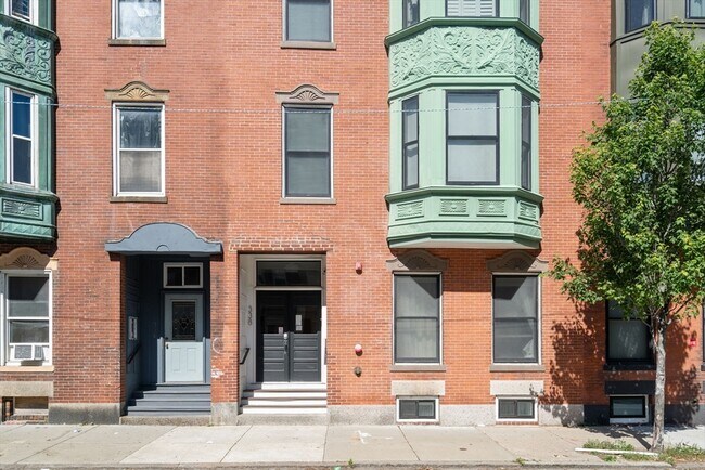 Building Photo - 338 Meridian St