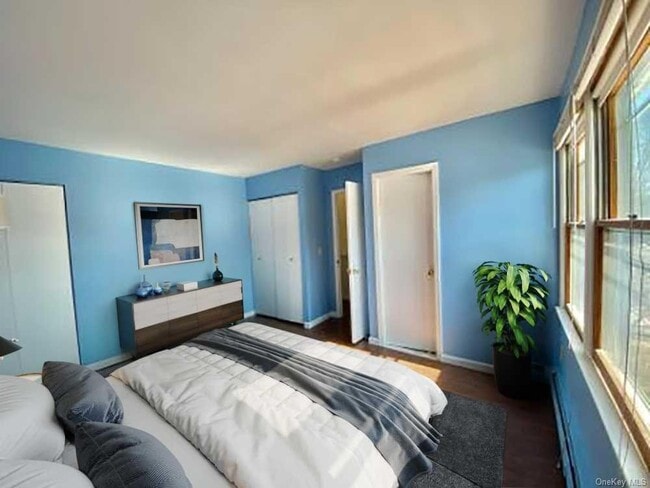 Building Photo - 10 Greenhouse Ln