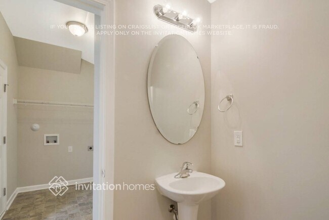 Building Photo - 920 Lakemont Dr