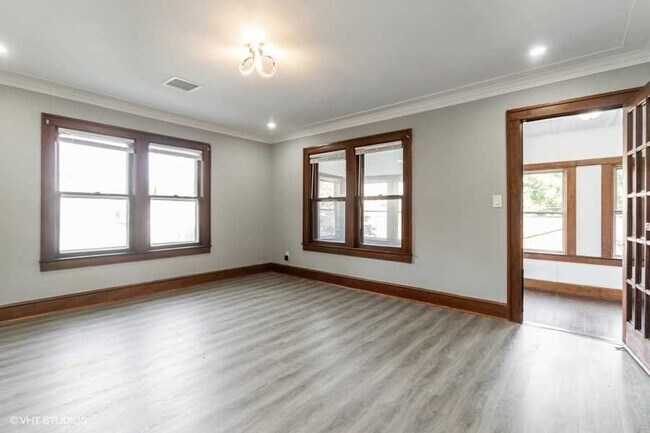 Building Photo - 56 N Chestnut St