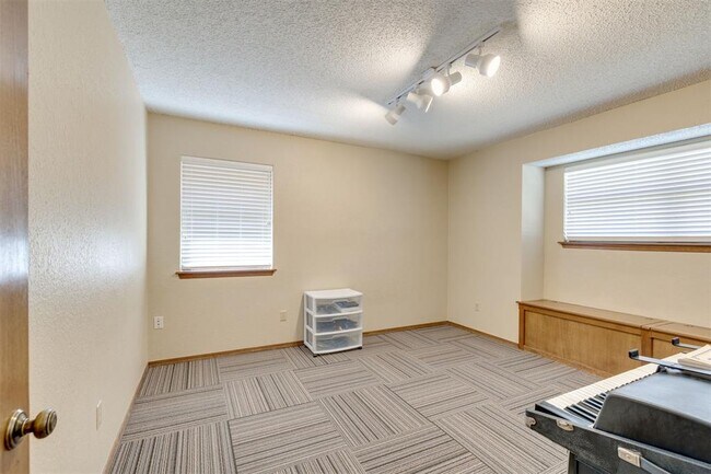Building Photo - 500 Gray Fox Run
