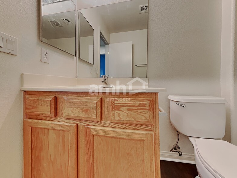 Building Photo - 5283 Railroad River Ave