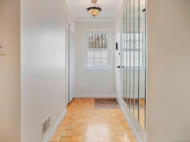 Building Photo - 430 Somerset Dr