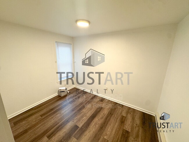 Building Photo - 2325 N 16th St