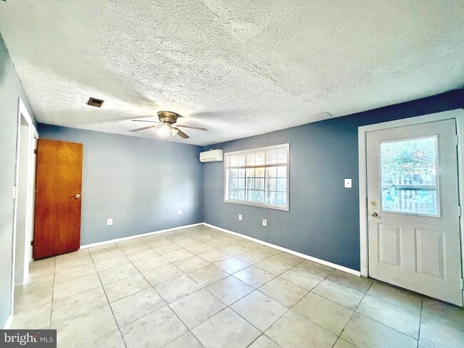 Building Photo - 1234 Elm Grove Cir