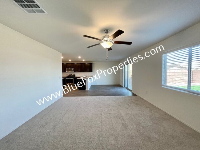 Building Photo - 12854 N Peony Dr
