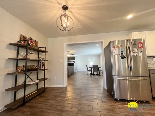 Building Photo - Gorgeous 3 Bedroom Home in Shalimar!