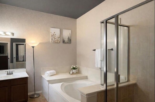 Building Photo - 1052 Hot Spring Valley