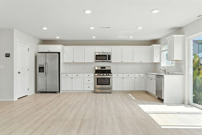 Building Photo - Beautifully Maintained Home in Coveted HOA...