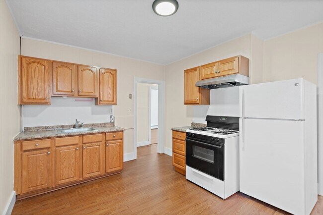 Building Photo - 37 Calvin St