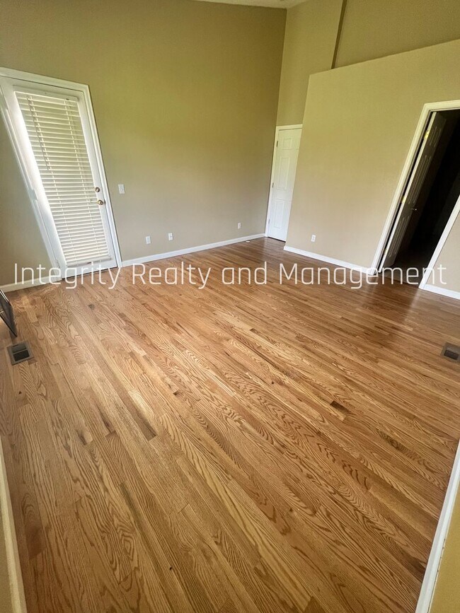 Building Photo - 6598 Pinewood Dr