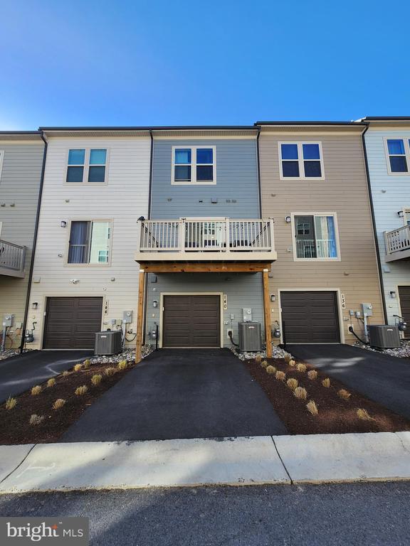 Building Photo - 140 Stowe Dr