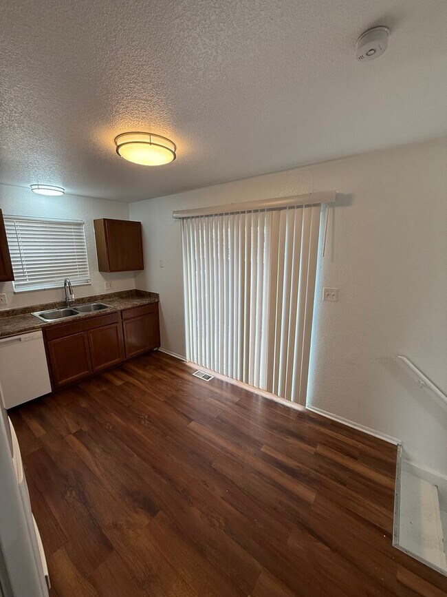 Building Photo - Lansing27