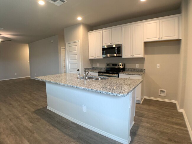 Building Photo - 3/2/2 in House Spring Valley / Luxury Vinyl Plank Through Out (NO Carpet) / Fenced in Yard / CISD...
