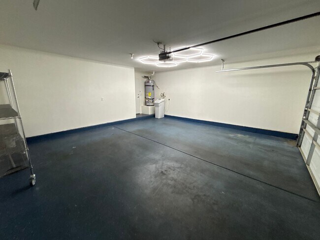 Building Photo - ***MOVE-IN SPECIAL!!!*** 2-Bedroom, 2-Bathroom Townhome located in Henderson, Nevada