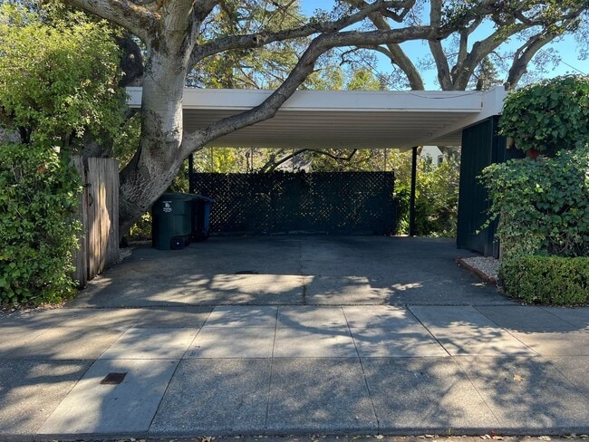 Building Photo - Beautiful Home in Burlingame!!