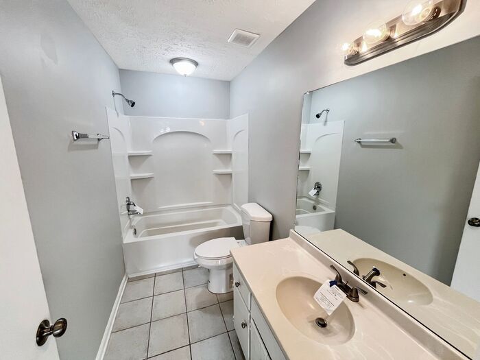 Building Photo - 920 Ilawood Dr