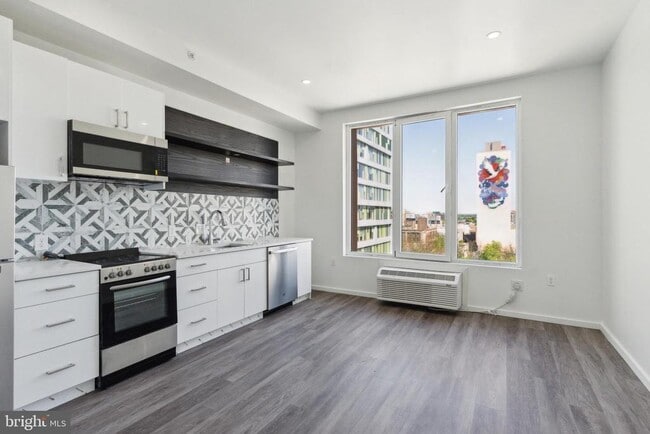 Building Photo - 1201 Vine St