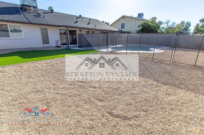 Building Photo - 944 W Meseto Ave