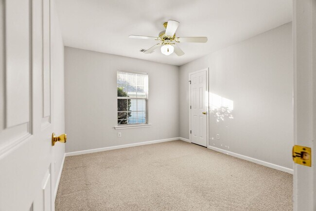 Building Photo - 12711 Misty Creek Dr