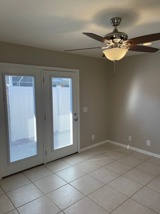Building Photo - 8390 SE Camellia Dr