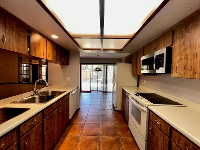 Building Photo - 320 Columbus Cir