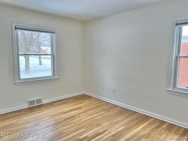 Building Photo - 4516 Robinwood Ave