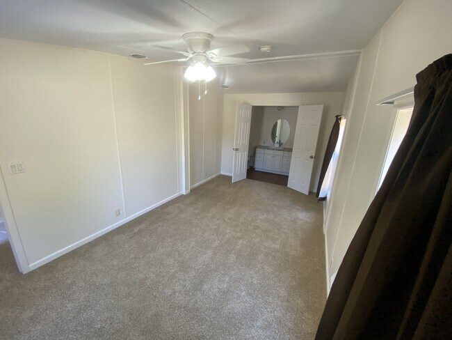 Building Photo - 3029 Crittenden Dr