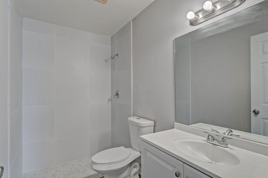 Building Photo - 9186 Roan Ln