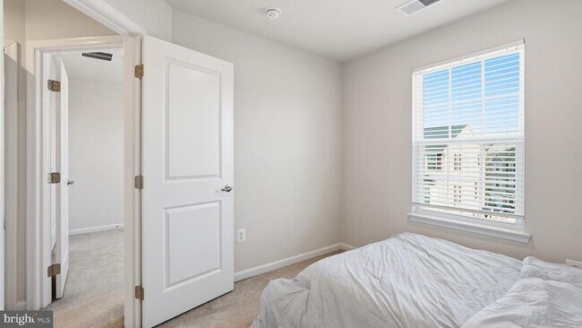 Building Photo - 1790 Scenic Lp