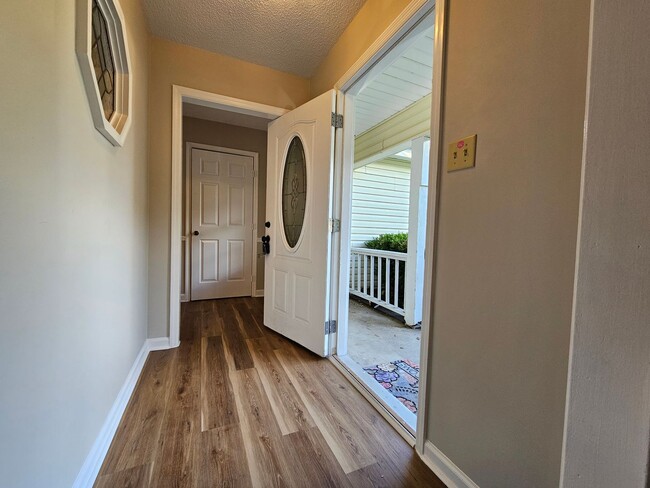 Building Photo - Charming 3 Bedroom 2 Bathroom home in Pooler!