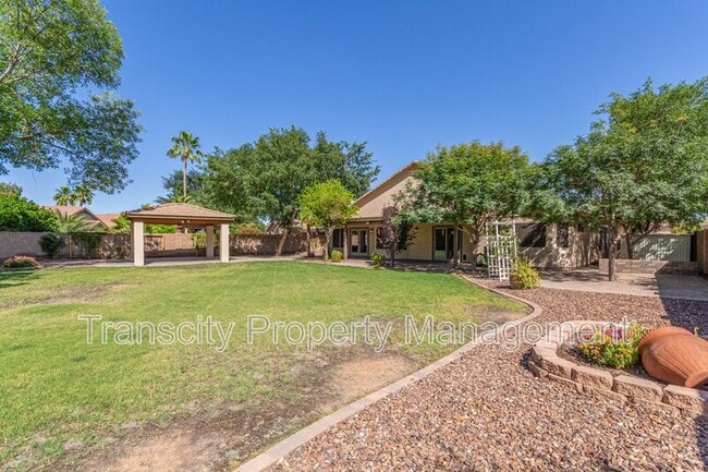 Building Photo - 1028 E Orchid Ln