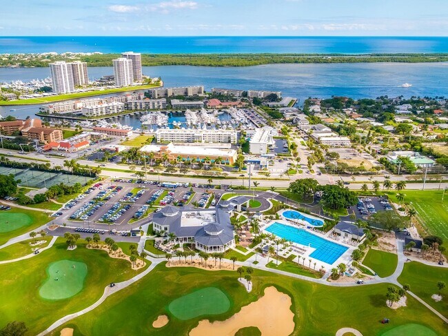 Building Photo - 905 Shore Dr
