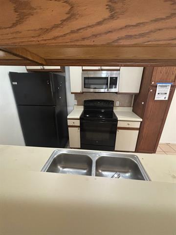 Building Photo - 545 Canary Ln