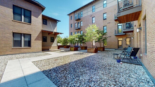 Building Photo - 1706 18th Ave S