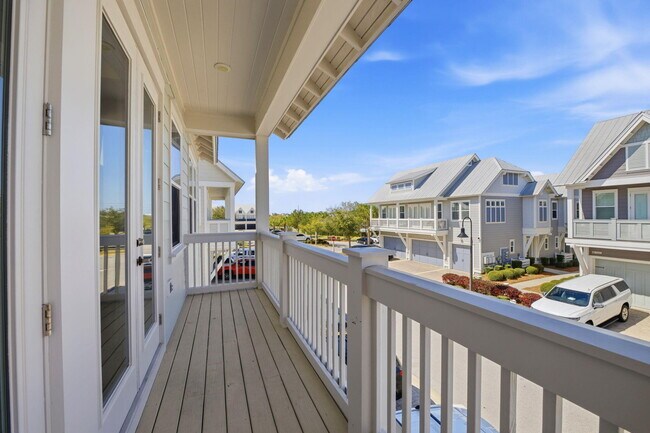 Building Photo - 26 E Pine Lands Lp