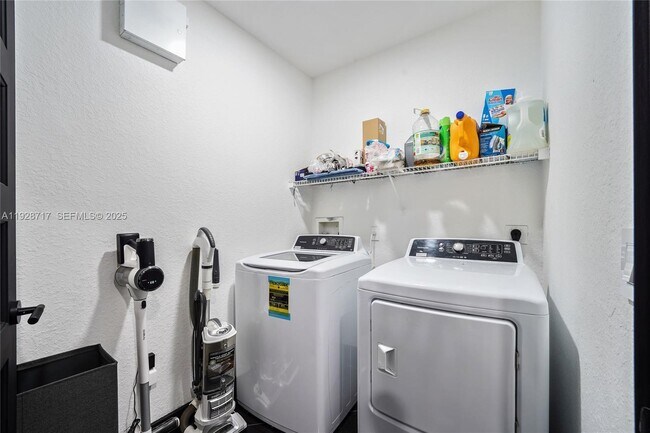 Building Photo - 1010 Belmont Pl