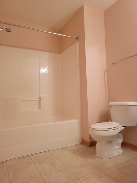 Upstairs Bathroom - 601 Orchard Hills Dr