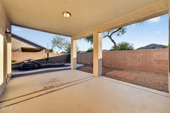 Building Photo - 921 W Dana Dr