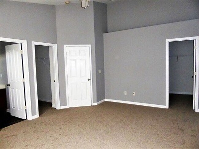 Building Photo - 3BR/2.5BA Townhome in Cobblestone Cove, Move In Ready - Paint and Flooring is new