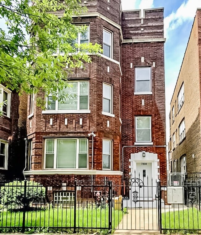 Front of building - 7930 S Paulina St