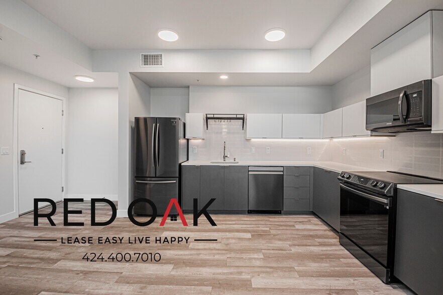 Building Photo - 700 N Spaulding Ave